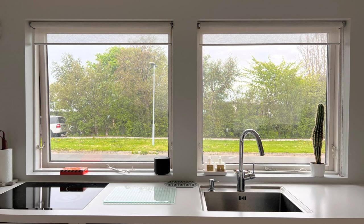 Beautiful 3 Bedroom Modern House With Patio * Reykjavik