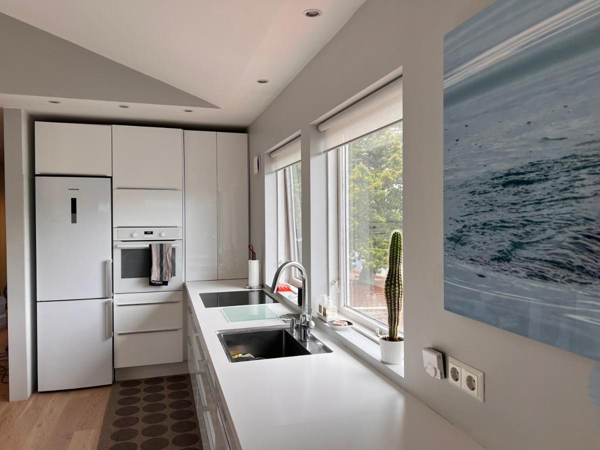 Beautiful 3 Bedroom Modern House With Patio * Reykjavik
